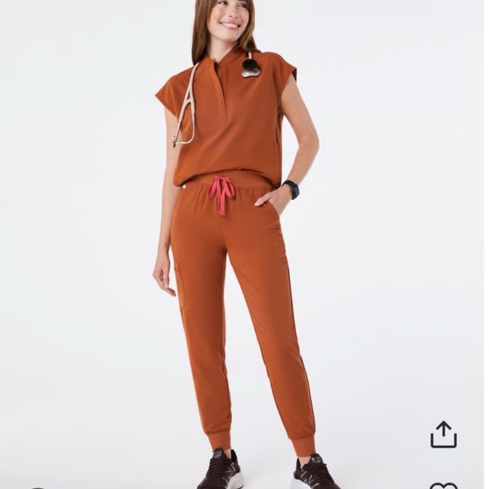 Figs Women's Rust Jogger Set